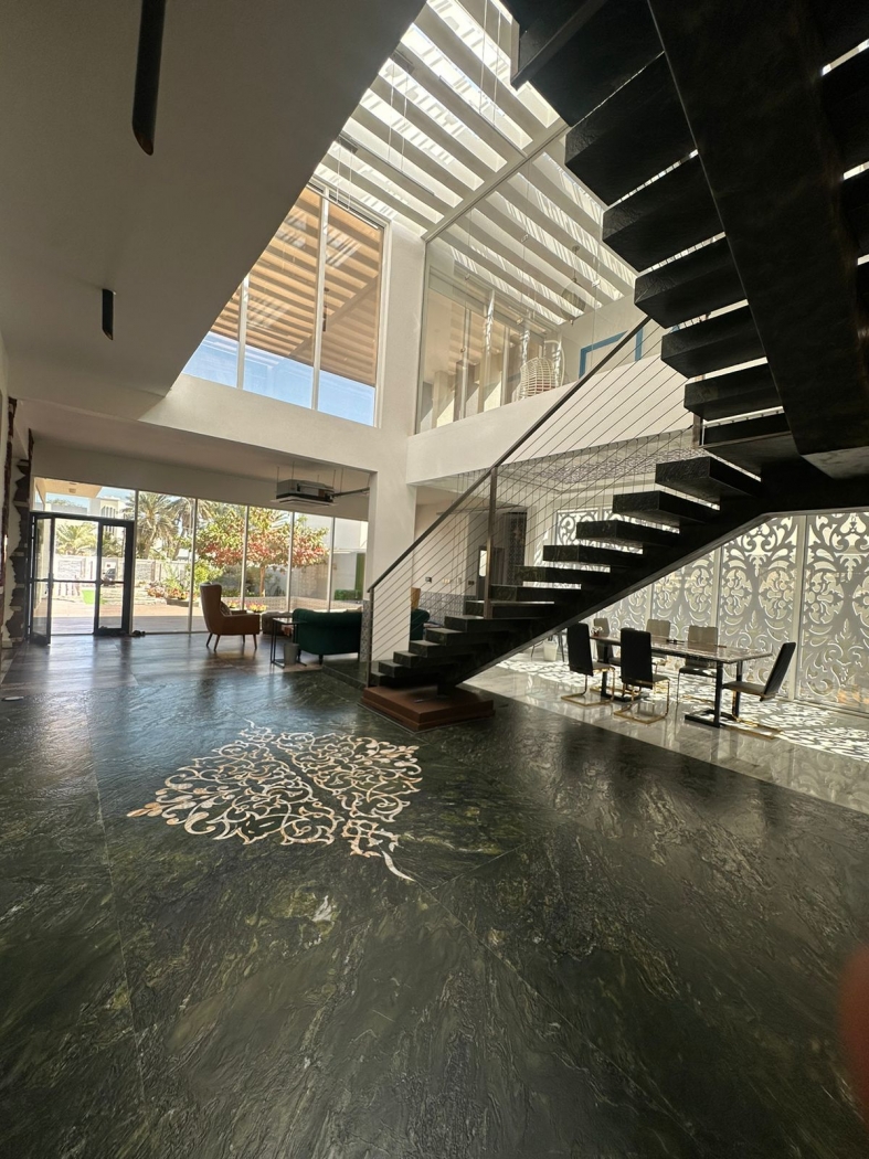 Luxury Furnished Villa for Rent in Al Mawaleh  Prime Location 5 bhk