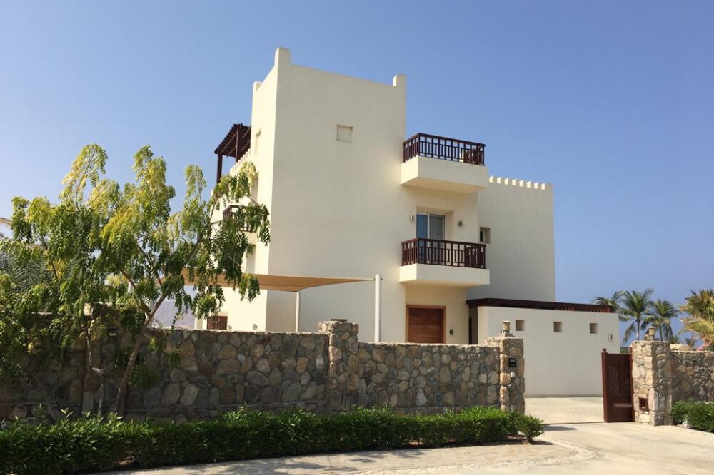 Three-bedroom Golf & Sea view villa in Jabel Sifa for SALE!