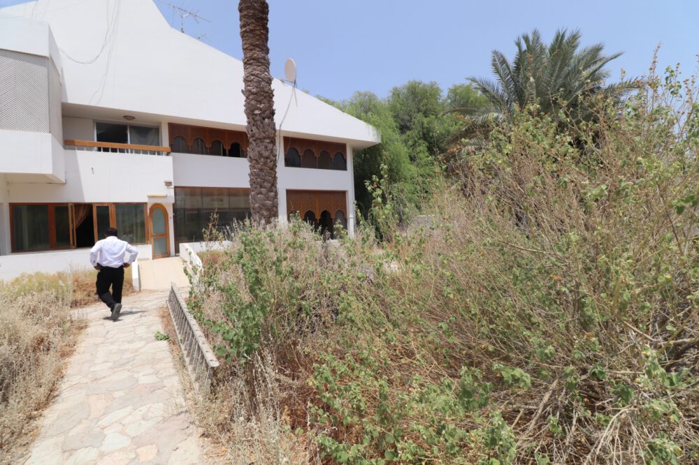 Large plot Bait Al Falaj Villa for Sale
