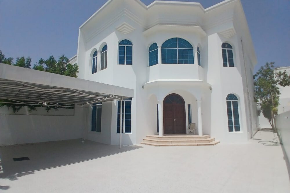 Stunning 5-Bedroom Villa in Shatti Al Qurum