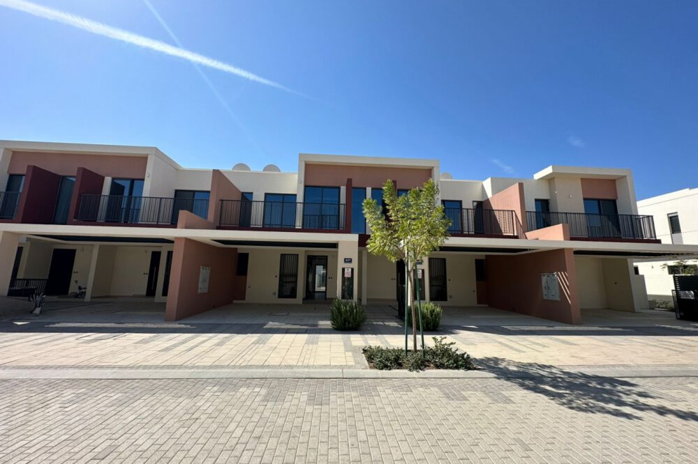 Luxurious 3 BHK Villa in Al Mouj  Al Moruj Compound