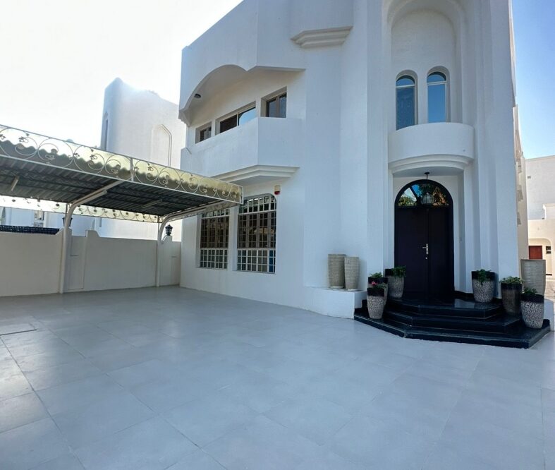 Villa for rent in Qurum
