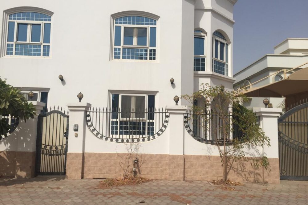 Spacious and well-Maintained Villa Located in Athaiba
