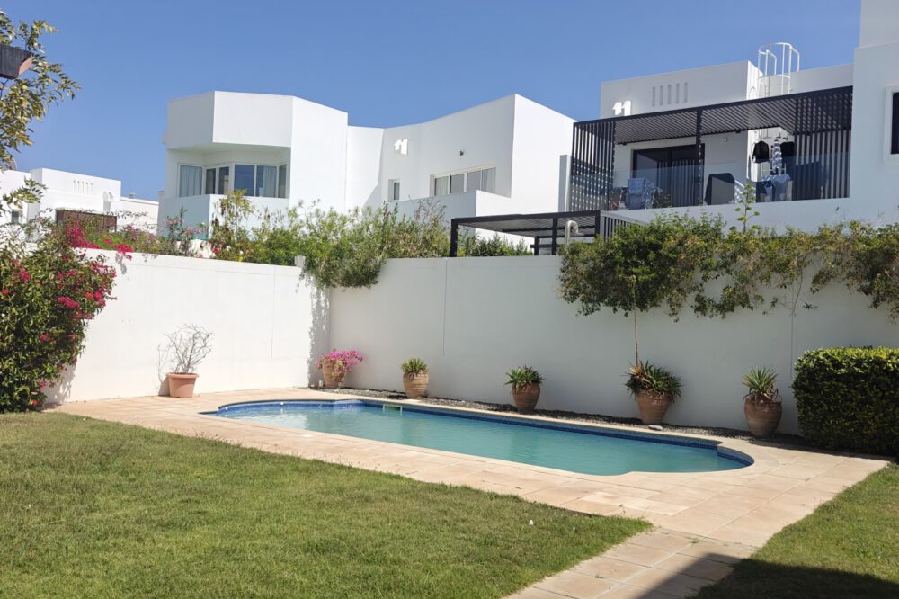 5-Bedroom Luxury Villa with Private Pool in Al Mouj